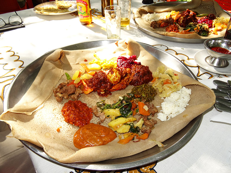Repas traditionnel éthiopien