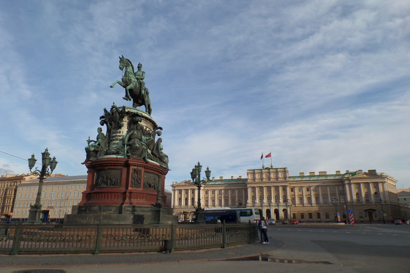 Statue de Nicolas I et palais Mariinsky