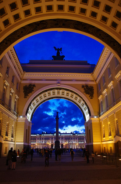 St Petersbourg by night - Place du palais