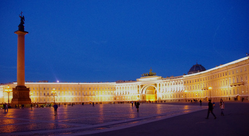 St Petersbourg by night - Place du palais