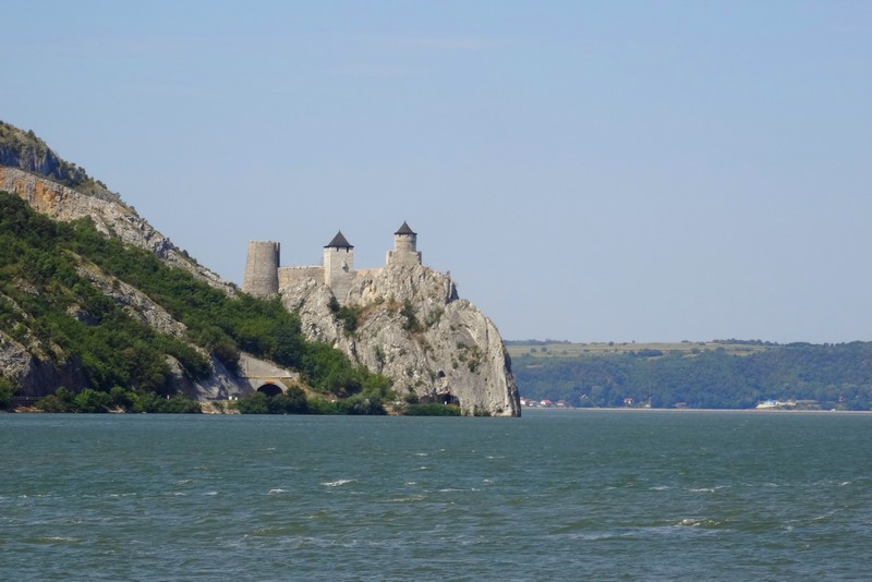Danube - Chateau de Golubac, rive Serbe