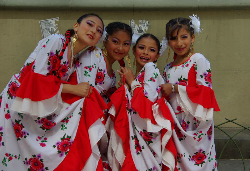 La Paz - Jeunes danseuses