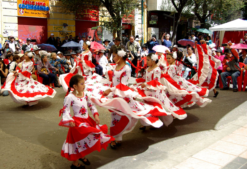 La Paz - Jeunes danseuses