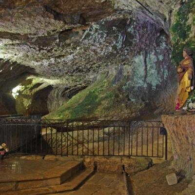 Grotte et chapelle N D de Remonot