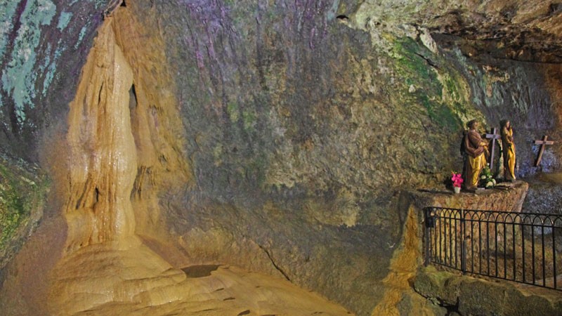 Grotte et chapelle N D de Remonot