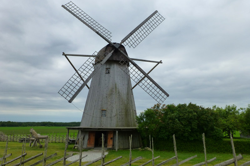 Ile de Saaremaa - moulins d'Angla