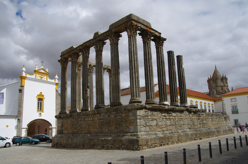 Evora - Temple romain et couvent de Loios