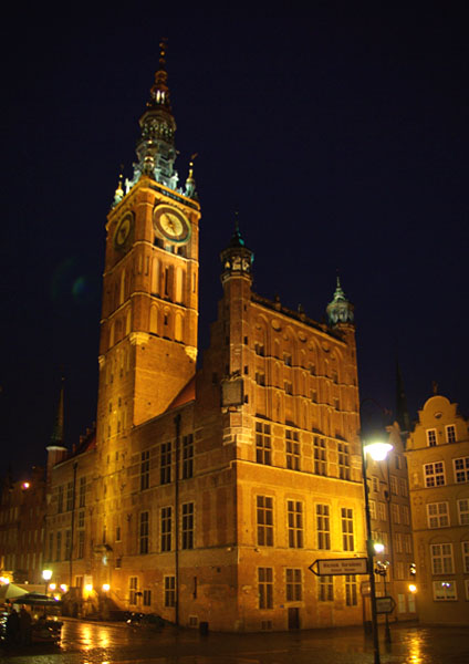Gdansk la nuit sous la pluie