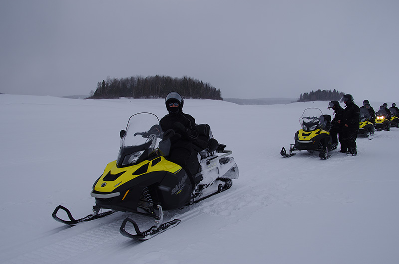 1er essai motoneige sur lac gelé