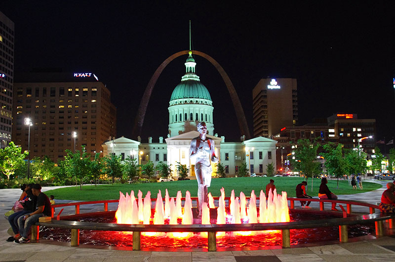 St Louis - By night